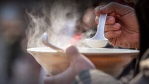 La Receta de Sopa Milagrosa Que los Nutricionistas Recomiendan para Perder 5 Kilos en una Semana